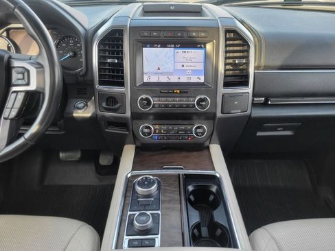 Used 2019 Ford Expedition Platinum image 11