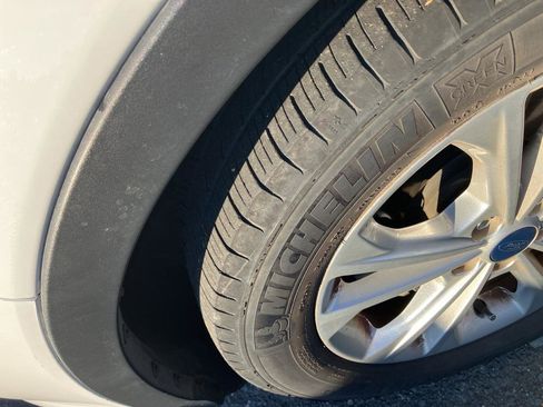 Used 2019 Ford Escape SE image 6