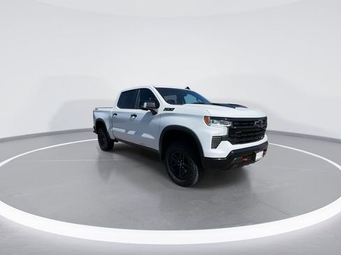 Used 2022 Chevrolet Silverado 1500 LT Trail Boss w/ Convenience Package II image 2