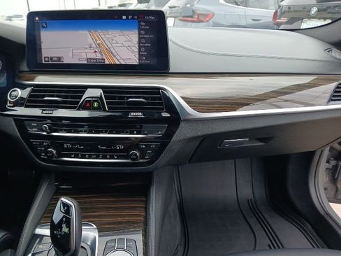 Used 2021 BMW M550i xDrive w/ Executive Package AWD/4WD image 17