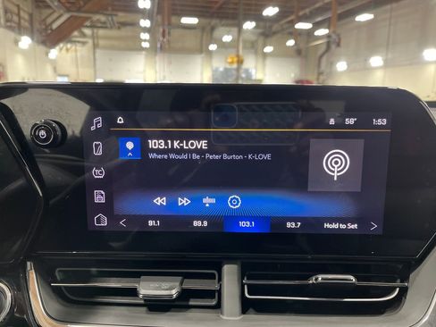 Used 2025 Chevrolet Trax RS w/ Sunroof Package image 32