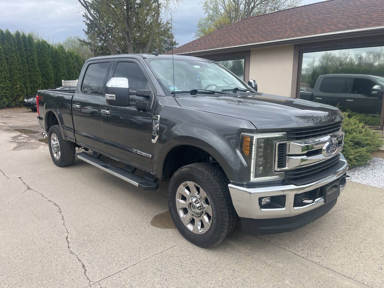 Used 2019 Ford F350 XLT w/ XLT Premium Package AWD/4WD image 1