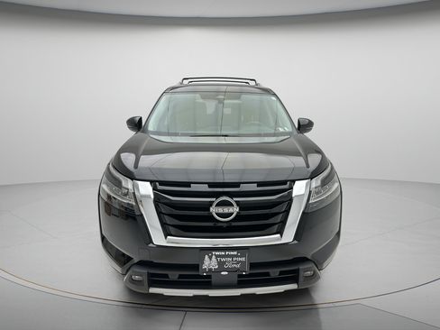 Used 2024 Nissan Pathfinder SL w/ SL Premium Package AWD/4WD image 2