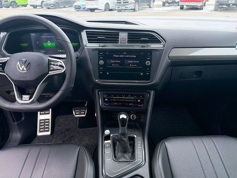 Used 2022 Volkswagen Tiguan SE R-Line image 19