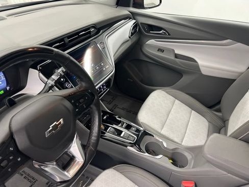 Used 2023 Chevrolet Bolt EUV Premier w/ Sun & Sound Package FWD image 21