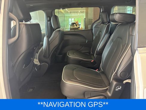 Used 2026 Chrysler Pacifica Limited FWD image 12