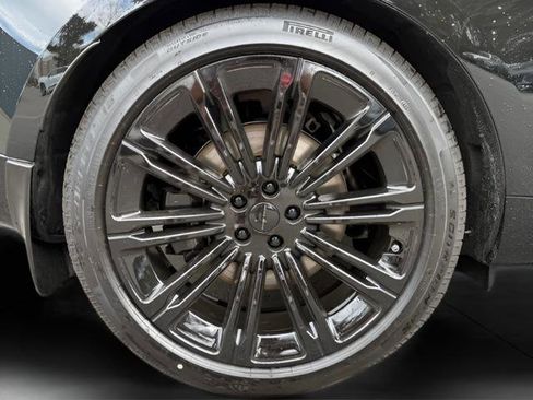 New 2026 Land Rover Range Rover Long Wheelbase Autobiography image 12