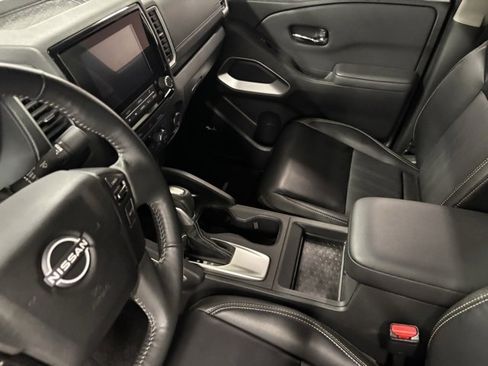 Used 2024 Nissan Frontier SL image 16