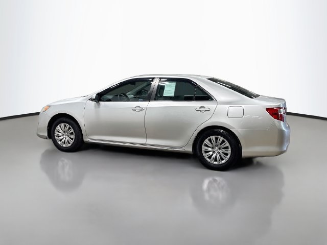 Used 2013 Toyota Camry LE FWD image 10