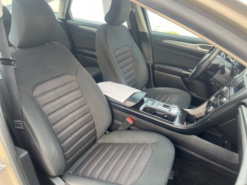 Used 2018 Ford Fusion SE FWD image 19