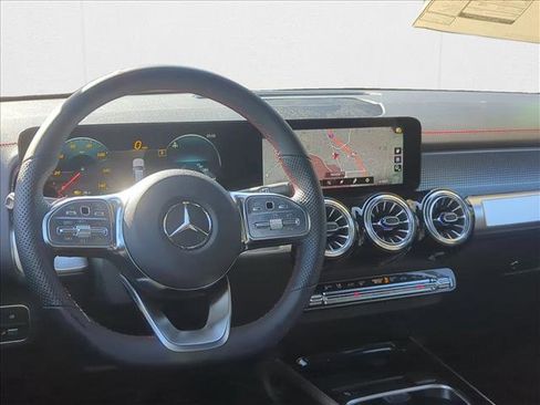 Used 2023 Mercedes-Benz EQB 300 4MATIC image 21