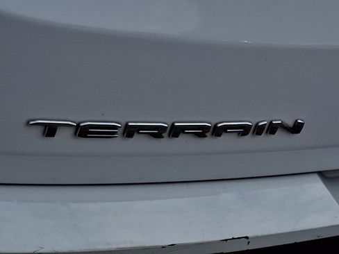 Used 2024 GMC Terrain SLE FWD image 30