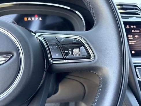Used 2021 Bentley Bentayga AWD/4WD image 8