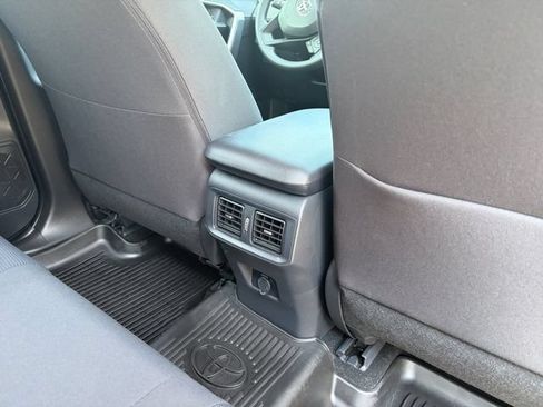 Used 2025 Toyota RAV4 LE AWD/4WD image 31