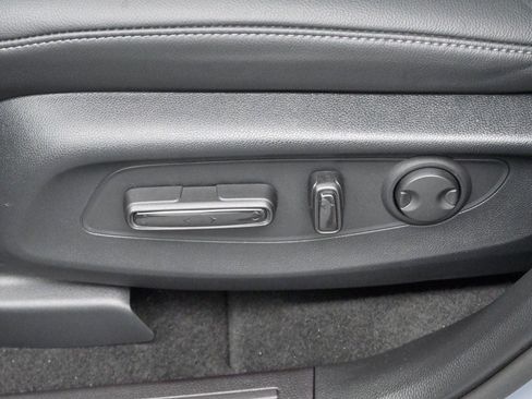 Used 2025 Chrysler Pacifica Select FWD image 11