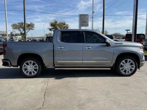 Used 2024 Chevrolet Silverado 1500 High Country w/ High Country Premium Package image 3