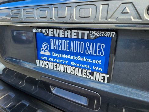 Used 2010 Toyota Sequoia Platinum AWD/4WD image 20
