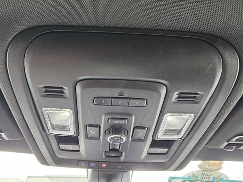 Used 2021 GMC Yukon XL SLT w/ SLT Premium Package image 21