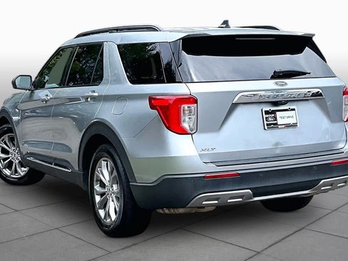 Used 2022 Ford Explorer XLT w/ Equipment Group 202A RWD image 12