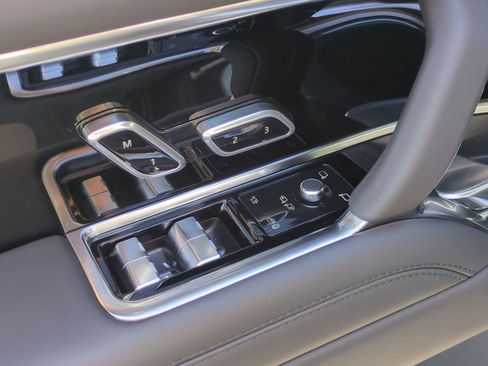 New 2026 Land Rover Range Rover SE image 12