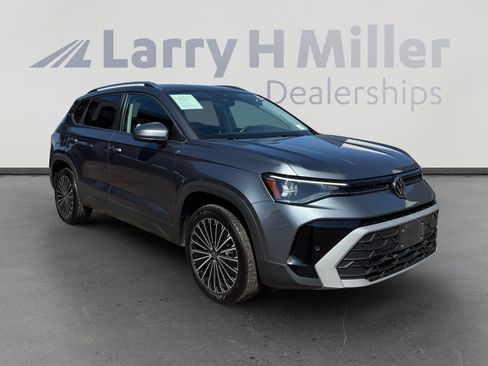 Used 2025 Volkswagen Taos SE FWD image 7