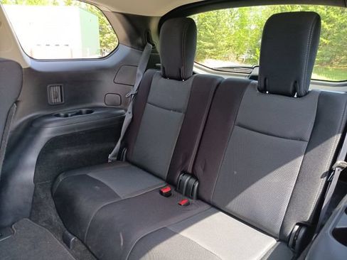 Used 2019 Nissan Pathfinder SV AWD/4WD image 19