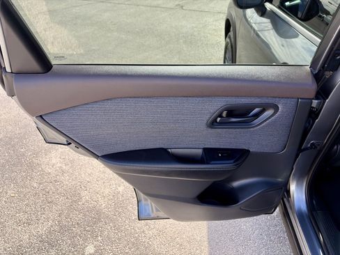 Used 2021 Nissan Rogue S image 28