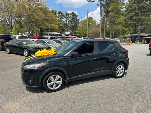 Used 2021 Nissan Kicks S image 3