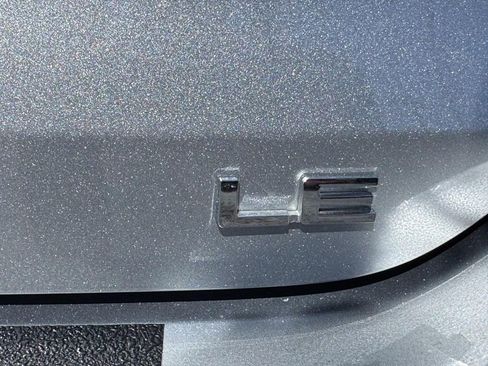 Used 2023 Toyota Highlander LE image 6