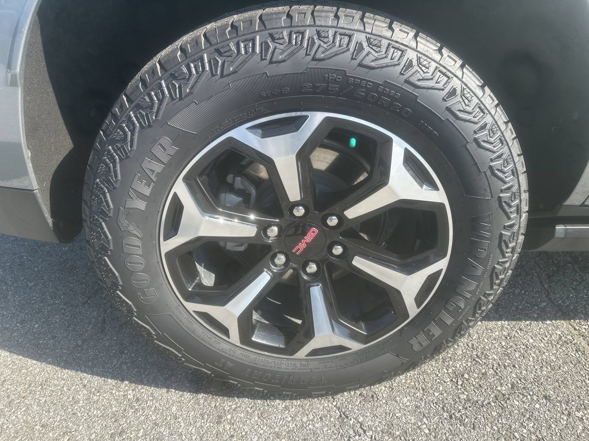 Used 2025 GMC Yukon AT4 w/ AT4 Premium Plus Package AWD/4WD image 10