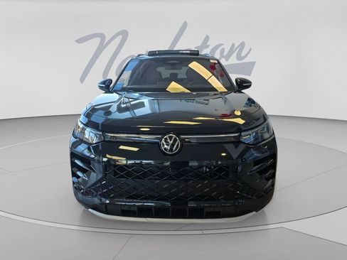 New 2026 Volkswagen Tiguan SEL R-Line AWD/4WD image 2