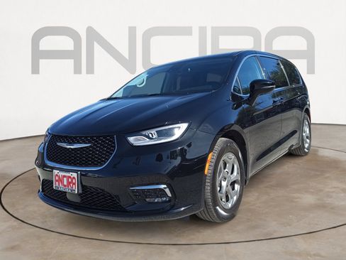 Certified 2024 Chrysler Pacifica Limited image 6