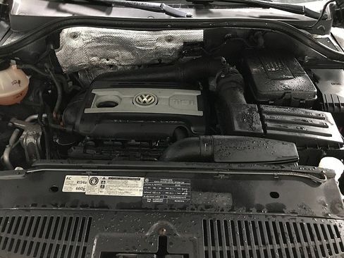 Used 2011 Volkswagen Tiguan 2WD image 32