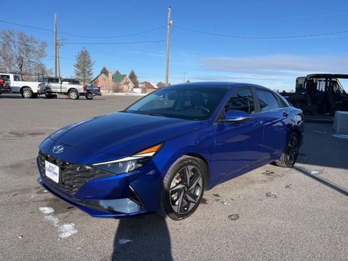 Used 2023 Hyundai Elantra Limited image 3