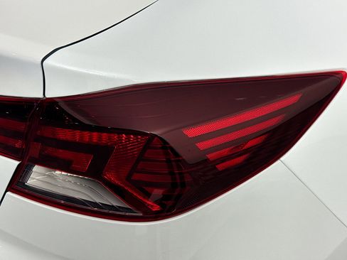 Used 2019 Hyundai Elantra SE w/ Winter Weather Package image 32