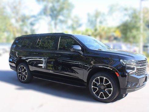 Used 2022 Chevrolet Suburban RST image 16