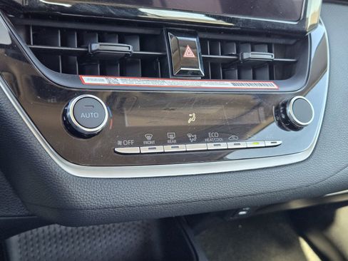 Used 2025 Toyota Corolla LE image 21