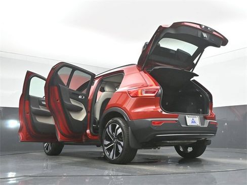Used 2023 Volvo XC40 B5 Plus w/ Protection Package Premier image 54