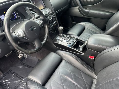 Used 2017 INFINITI QX70 AWD w/ Premium Package image 4