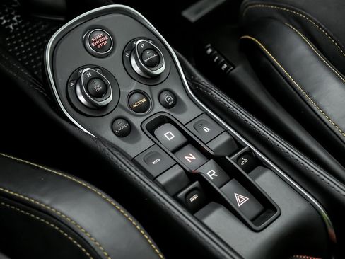 Used 2018 McLaren 570S Spider image 44