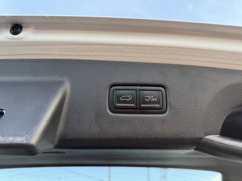 Used 2024 Kia Carnival EX image 29