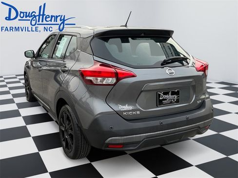 Used 2020 Nissan Kicks SR image 3