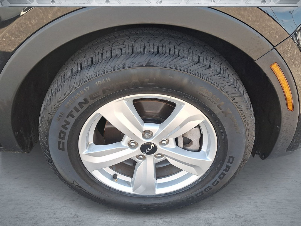 Used 2023 Kia Sorento LX FWD image 7
