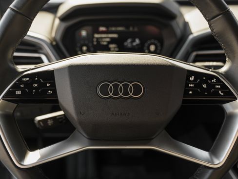 Used 2023 Audi Q4 e-tron Premium Plus w/ Premium Plus image 16