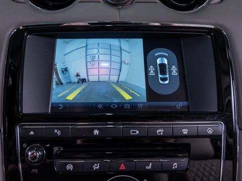 Used 2017 Jaguar XJ L Portfolio image 25