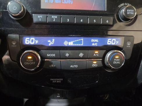 Used 2015 Nissan Rogue SV AWD/4WD image 16