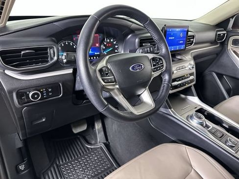 Used 2023 Ford Explorer XLT w/ Equipment Group 202A AWD/4WD image 10