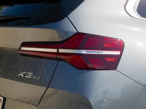 Used 2025 BMW X3 xDrive30i w/ Convenience Package image 7