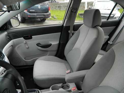 Used 2011 Hyundai Accent GLS image 13