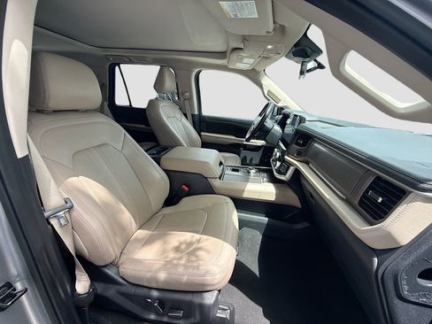 Used 2024 Ford Expedition Limited RWD image 31